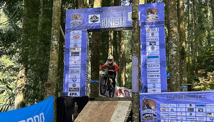 BNI Dukung Panggung Prestasi: Shredding Together Series 2 Panaskan Lintasan Downhill Sukabumi