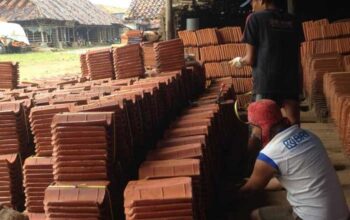 Dari Tanah Liat ke Harapan: Kisah Hena Gian Hermana Mengangkat Usaha Genteng Bersama BRI