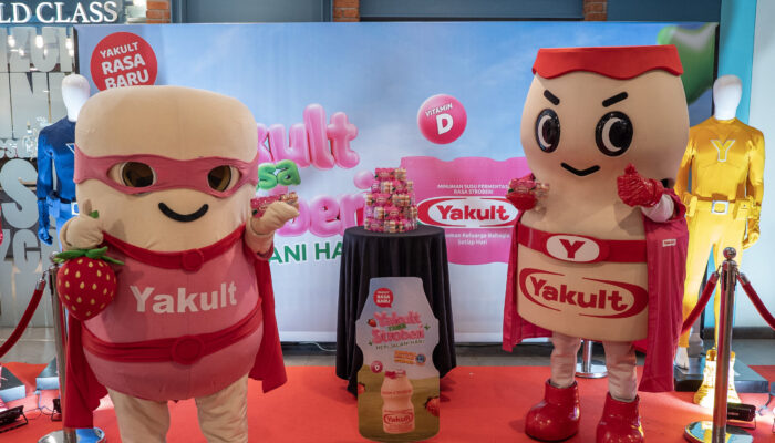 Yakult Rasa Stroberi Diperkenalkan, Tegaskan Komitmen Jaga Kesehatan Pencernaan dengan Minuman Probiotik