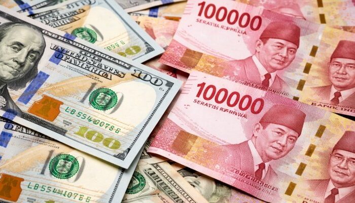 Rupiah Terancam Tembus Rp18.000 per Dolar AS