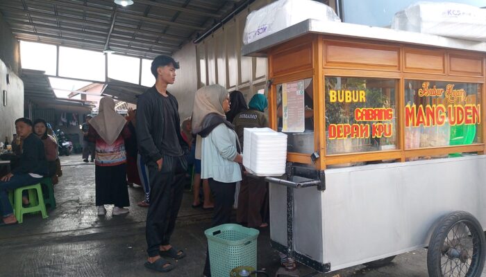 Bubur Ayam Mang Uden Jadi Rekomendasi Sarapan Pagi bagi Wisatawan di Sukabumi